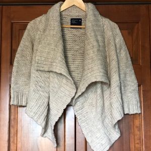 American Eagle cream flowy 3/4 sleeve sweater